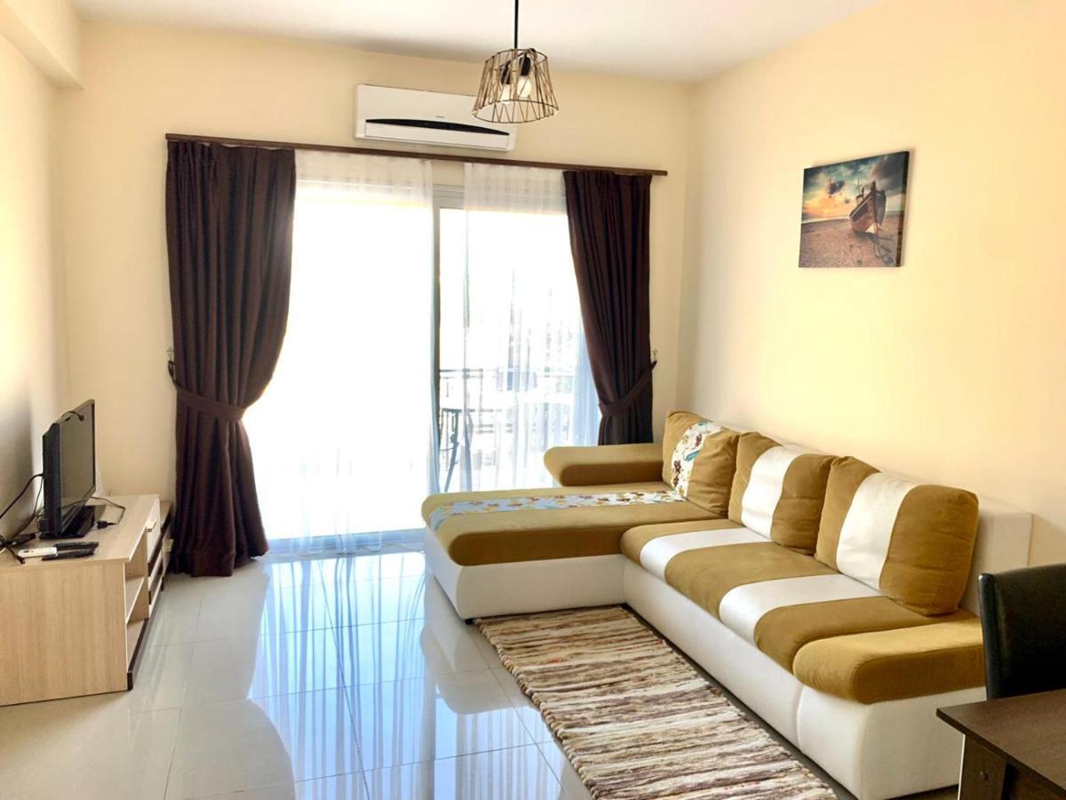Amazing Two-Bedroom Apartment In Residence Lukomorye D1 With Private Garden Karavas  Exterior foto