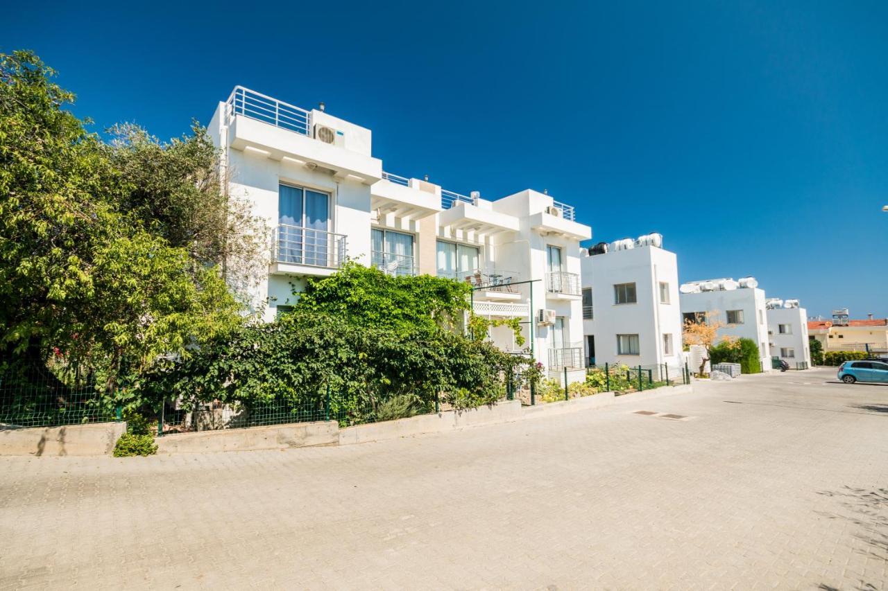 Amazing Two-Bedroom Apartment In Residence Lukomorye D1 With Private Garden Karavas  Exterior foto