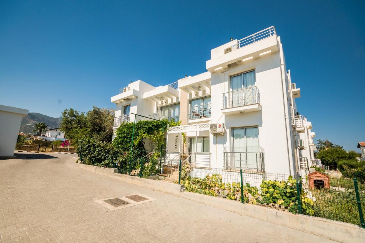 Amazing Two-Bedroom Apartment In Residence Lukomorye D1 With Private Garden Karavas  Exterior foto