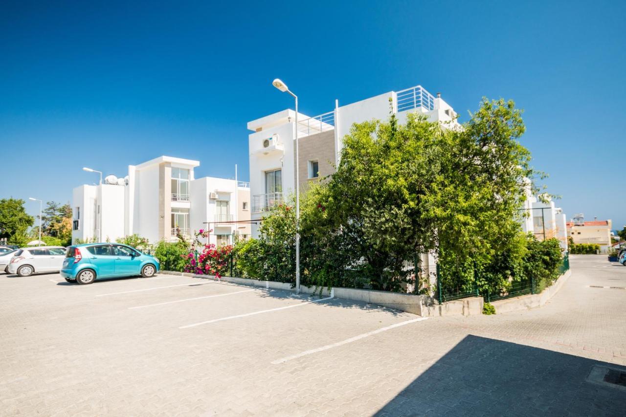 Amazing Two-Bedroom Apartment In Residence Lukomorye D1 With Private Garden Karavas  Exterior foto