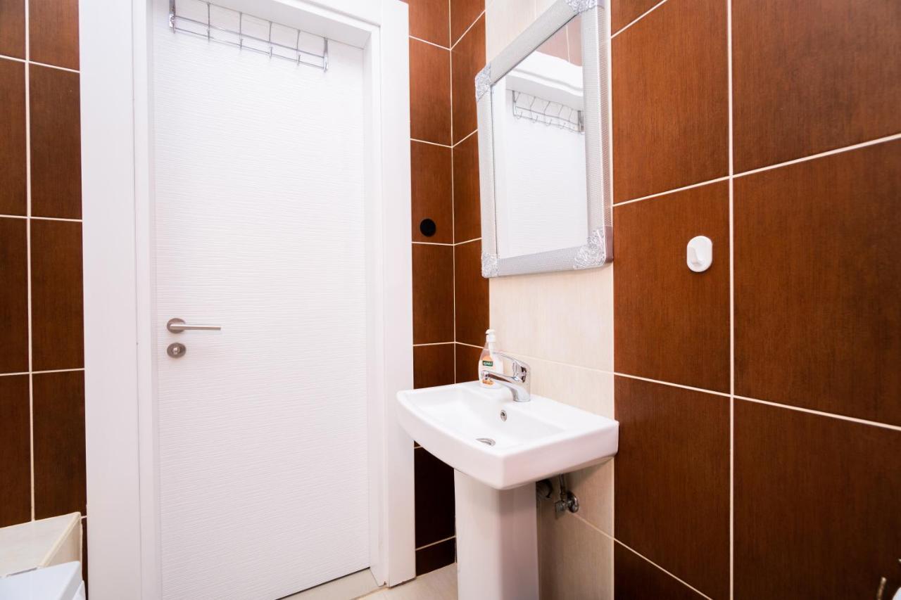 Amazing Two-Bedroom Apartment In Residence Lukomorye D1 With Private Garden Karavas  Exterior foto