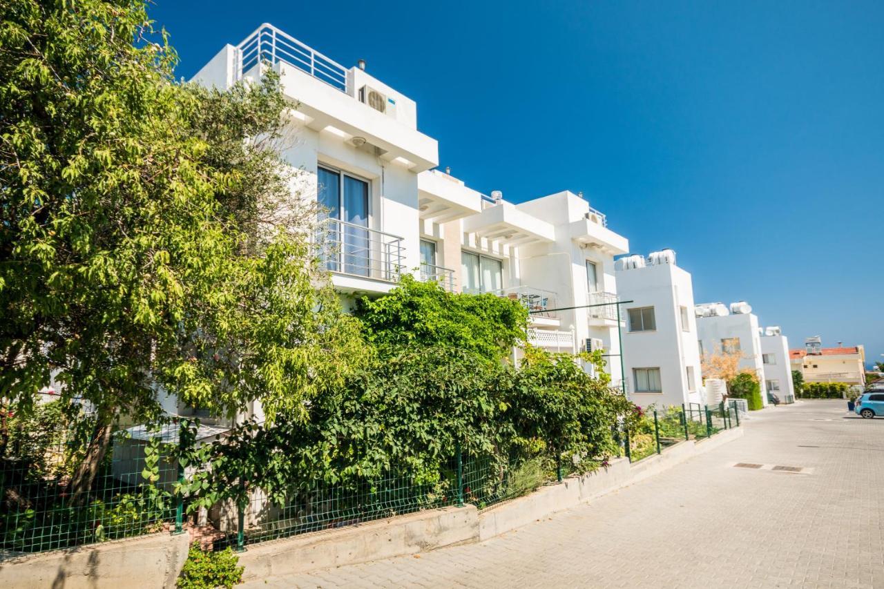Amazing Two-Bedroom Apartment In Residence Lukomorye D1 With Private Garden Karavas  Exterior foto