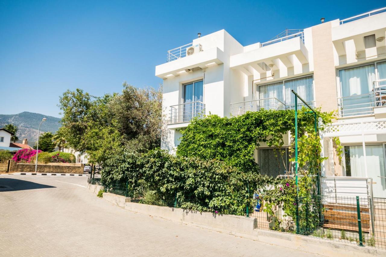 Amazing Two-Bedroom Apartment In Residence Lukomorye D1 With Private Garden Karavas  Exterior foto